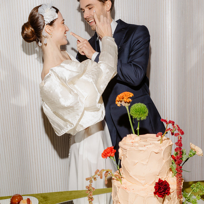 Holubica - wedding agency -bride and groom and wedding cake