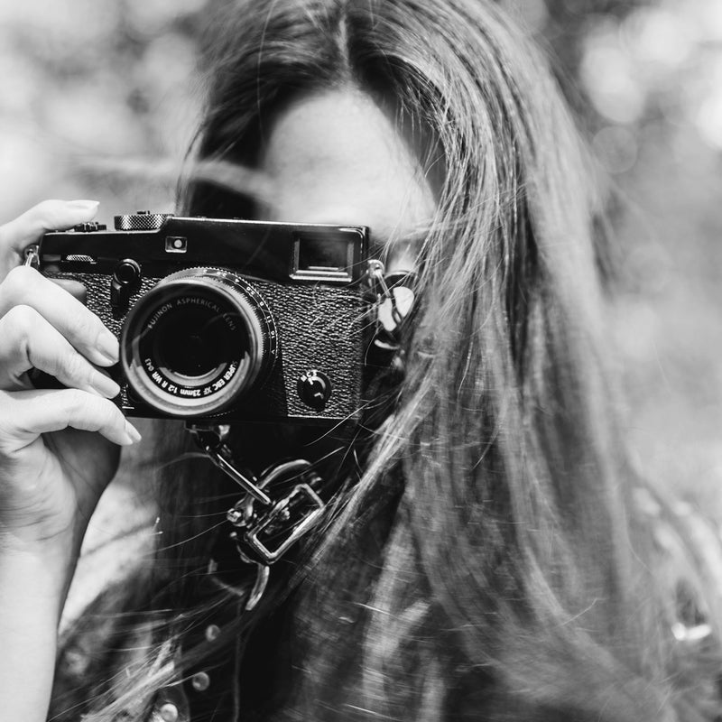 3 MINUTES WITH PHOTOGRAPHER ELIŠKA FISCHER ALIAS KHIRIA