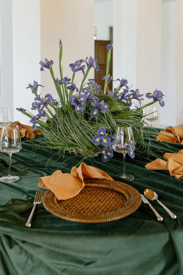 IRIS WEDDING FLORAL DESIGN BY HOLUBICA